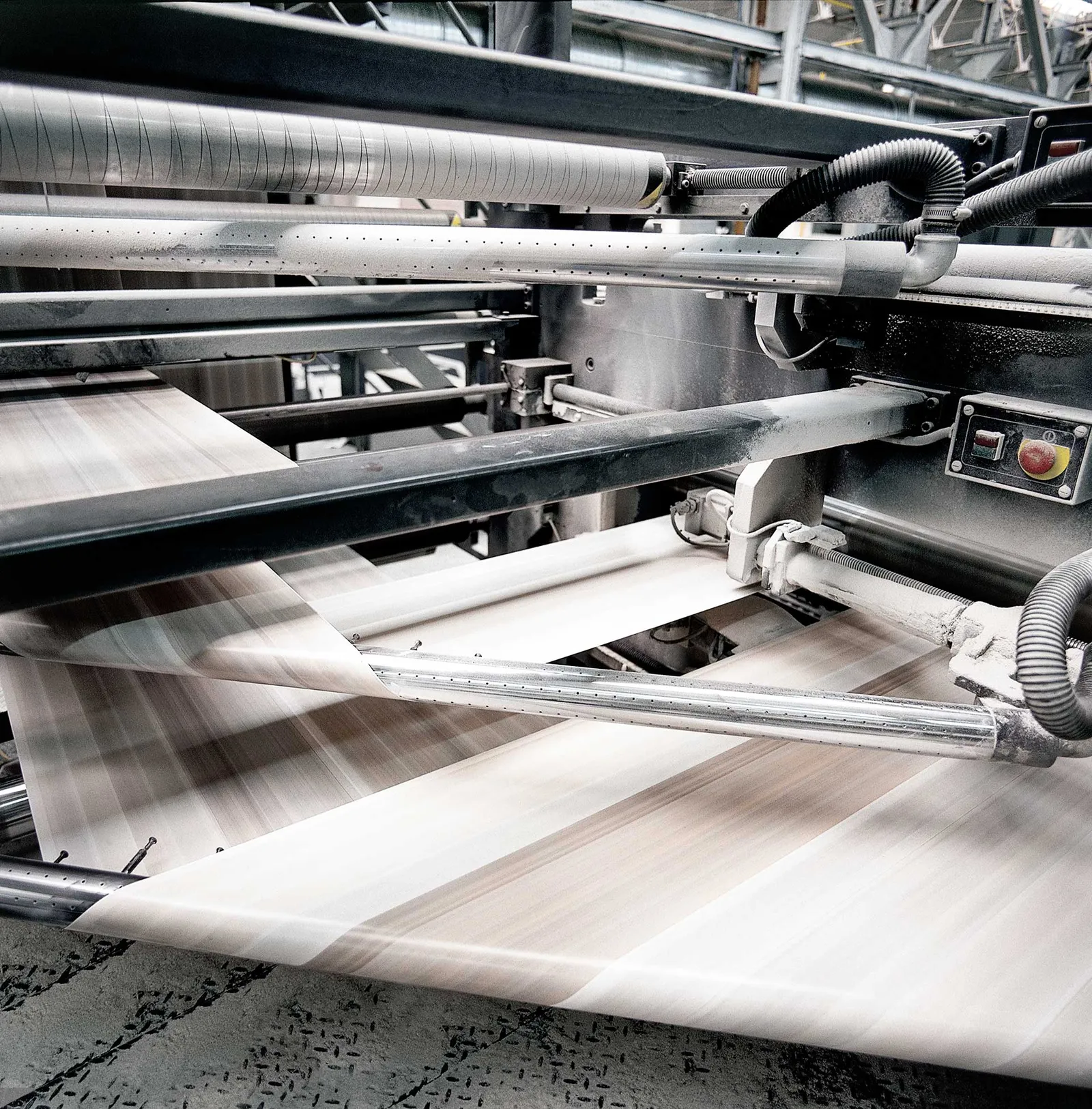 speed of offset print press at work